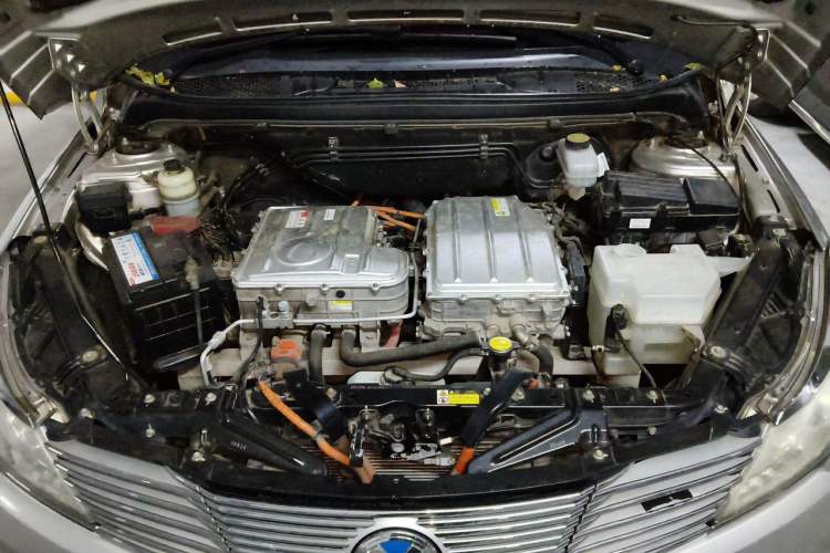 Used Denza 2014 Deluxe Edition Engine Bay
