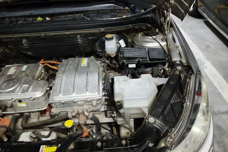 Used Denza 2014 Deluxe Edition Engine Bay Left