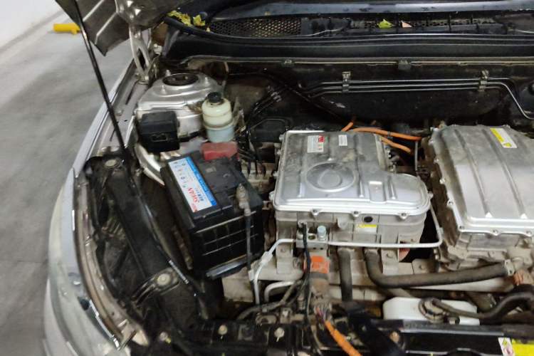 Used Denza 2014 Deluxe Edition Engine Bay Right