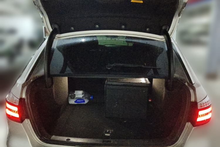 Used Denza 2014 Deluxe Edition Trunk