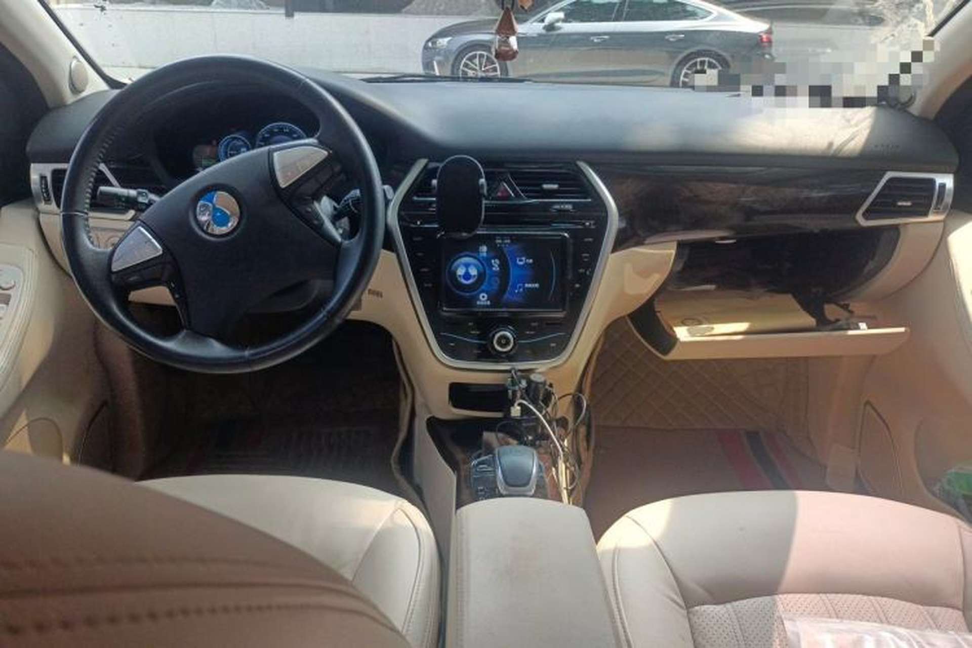 Used Denza 2014 Stylish Edition Center Console