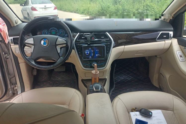 Used Denza 2014 Deluxe Edition Center Console