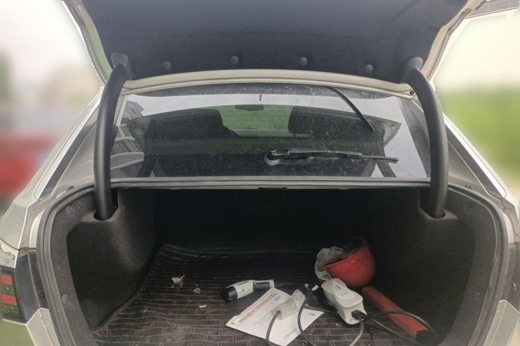 Used Denza 2014 Deluxe Edition Trunk