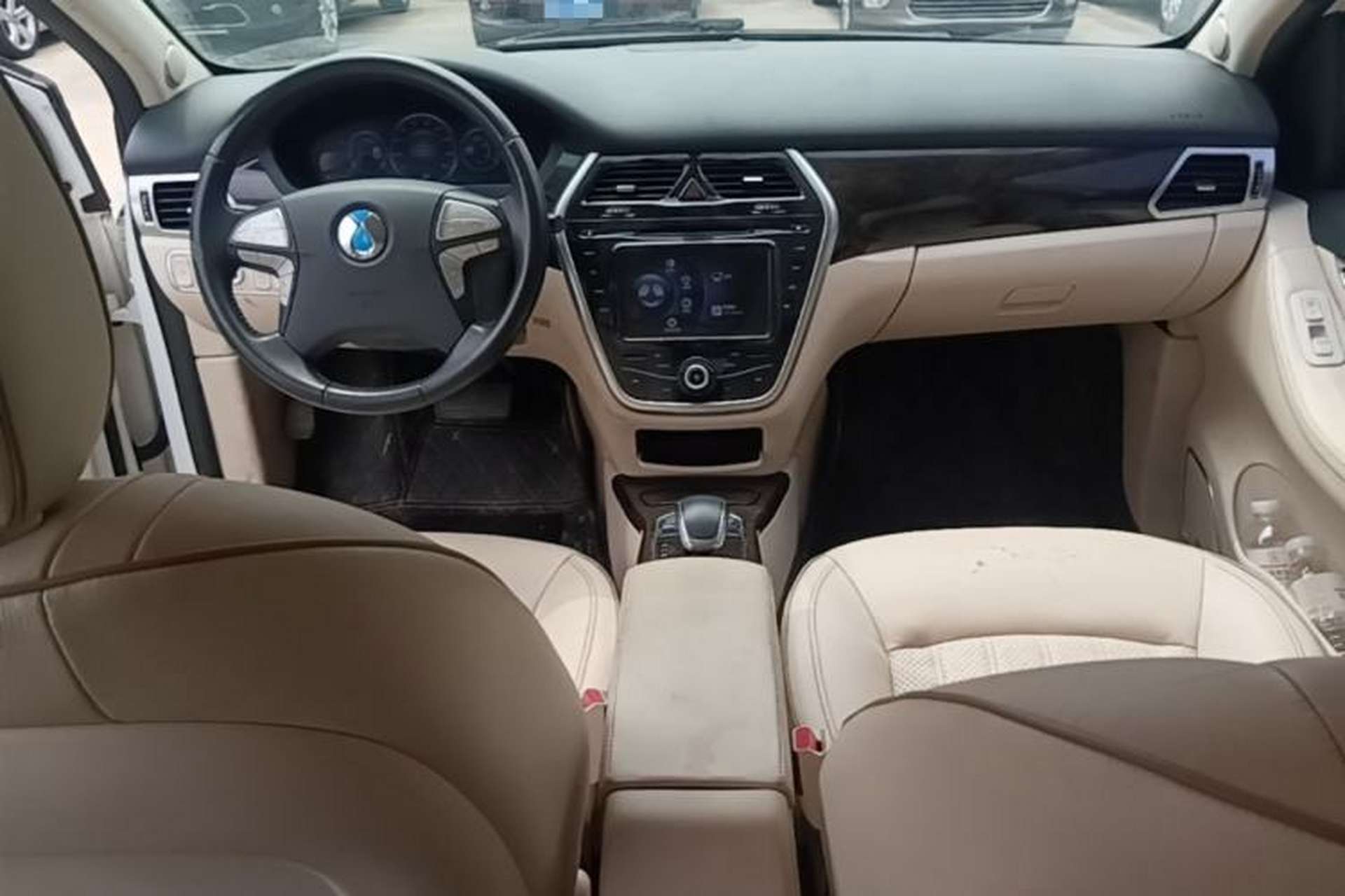 Used Denza 2014 Deluxe Edition Center Console