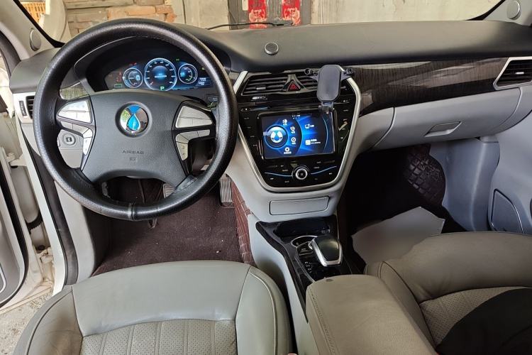 Used Denza 2014 Deluxe Edition Center Console