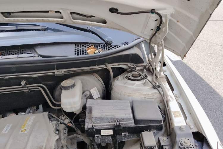 Used Denza 2014 Stylish Edition Engine Bay Left