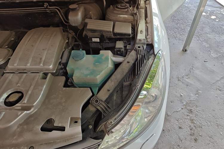 Used Denza 2014 Deluxe Edition Engine Bay Left