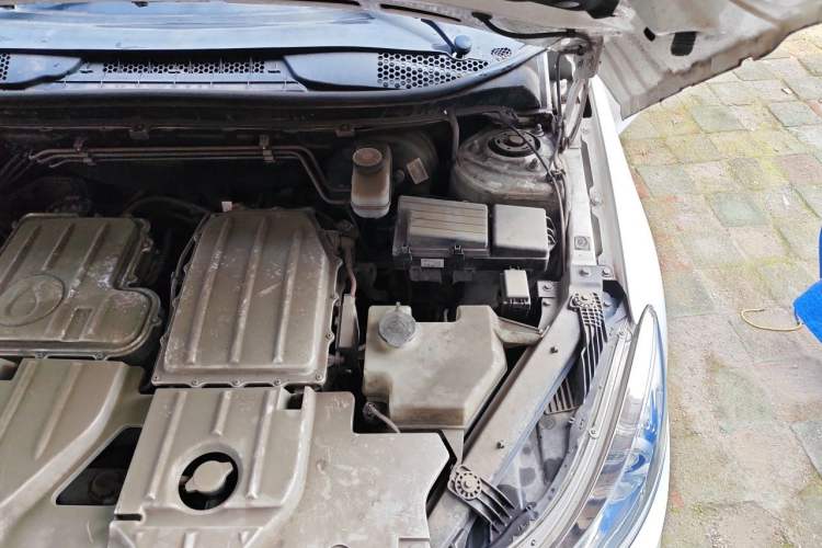 Used Denza 2014 Deluxe Edition Engine Bay Left