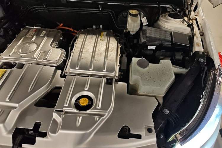 Used Denza 2014 Stylish Edition Engine Bay Left