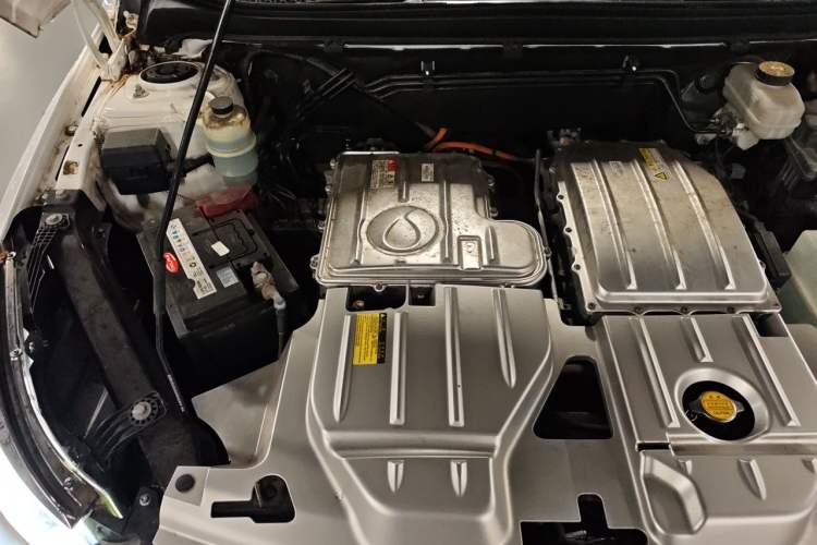 Used Denza 2014 Stylish Edition Engine Bay Right