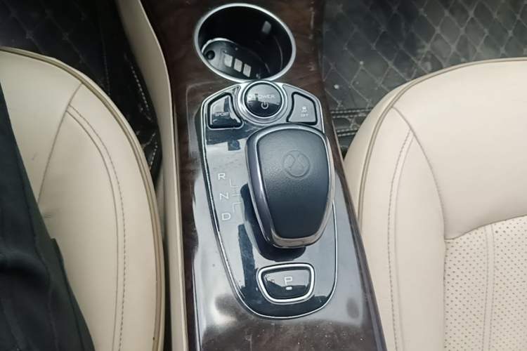 Used Denza 2014 Deluxe Edition Gear Lever