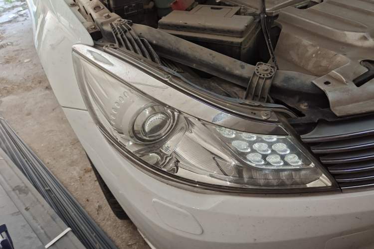 Used Denza 2014 Deluxe Edition Right Front Headlight