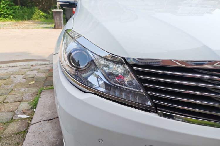 Used Denza 2014 Deluxe Edition Right Front Headlight