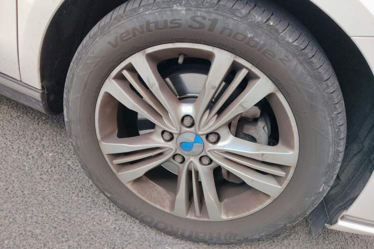 Used Denza 2014 Stylish Edition Right Front Wheel Hub