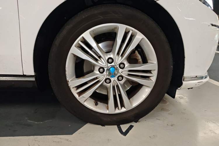 Used Denza 2014 Stylish Edition Right Front Wheel Hub