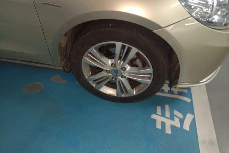 Used Denza 2014 Stylish Edition Right Front Wheel Hub