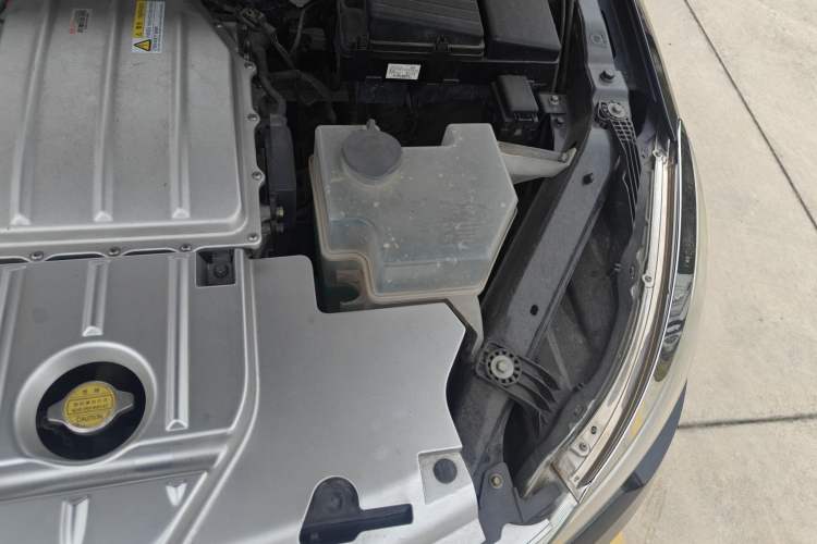 Used Denza 2017 Stylish Edition Engine Bay Left