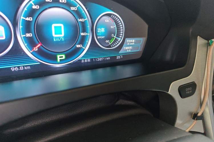 Used Denza 2017 Stylish Edition Odometer Close Up