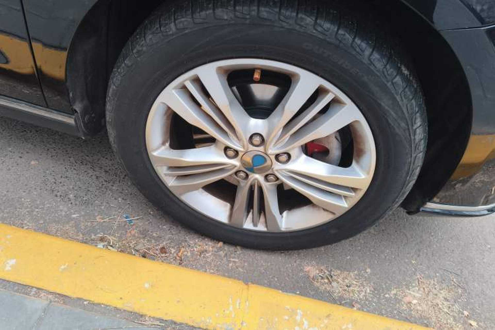 Used Denza 2017 Stylish Edition Right Front Wheel Hub