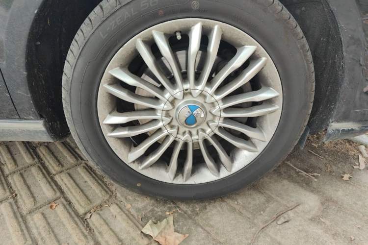 Used Denza 2017 Honor Edition Right Front Wheel Hub