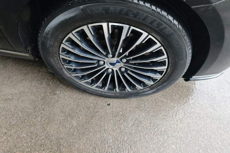 Used Denza 2017 Stylish Edition Right Front Wheel Hub