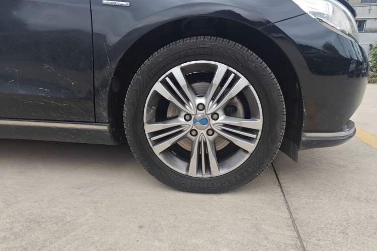 Used Denza 2017 Stylish Edition Right Front Wheel Hub
