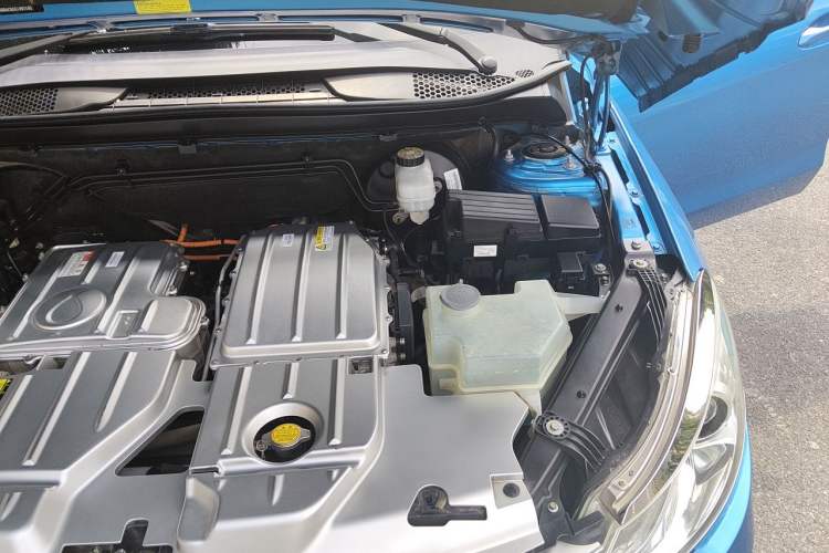 Used Denza 2017 Stylish Edition Engine Bay Left