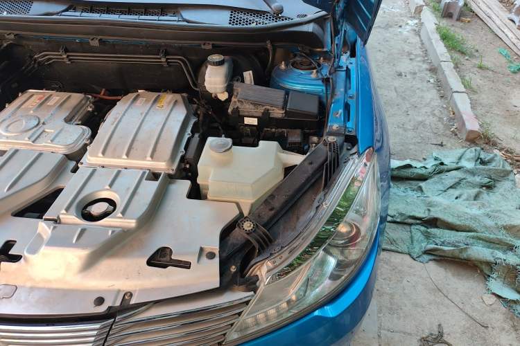 Used Denza 2017 Stylish Edition Engine Bay Left
