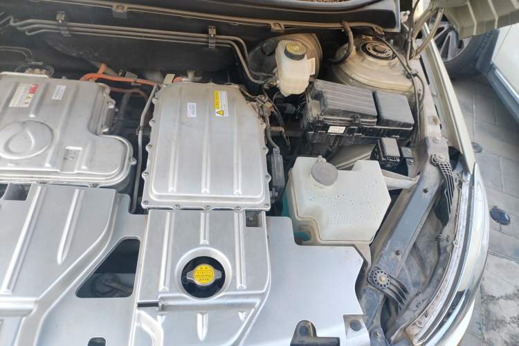 Used Denza 2017 Stylish Edition Engine Bay Left