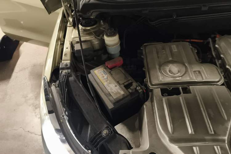 Used Denza 2017 Honor Edition Engine Bay Right