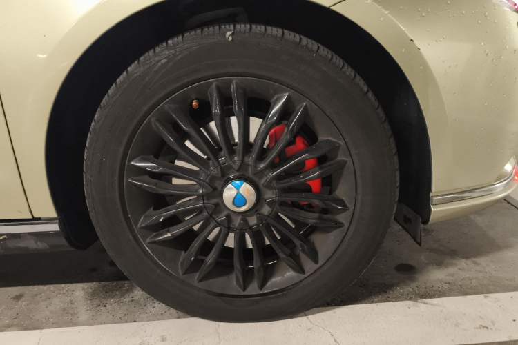 Used Denza 2017 Honor Edition Right Front Wheel Hub