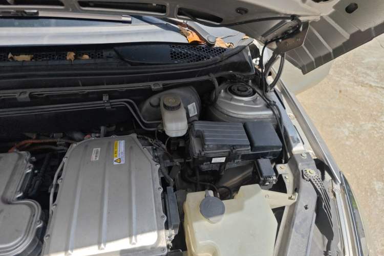 Used Denza 2017 Stylish Edition Engine Bay Left
