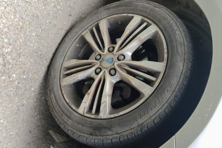 Used Denza 2017 Stylish Edition Right Front Wheel Hub