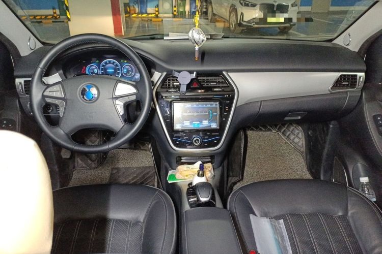 Used Denza 2017 Deluxe Edition Center Console