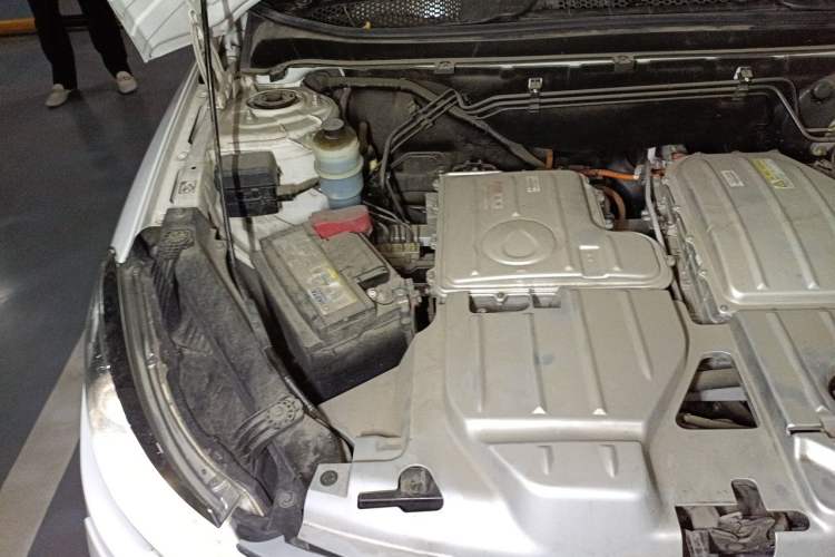 Used Denza 2017 Deluxe Edition Engine Bay Right