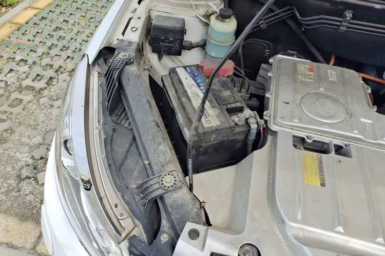 Used Denza 2017 Honor Edition Engine Bay Right