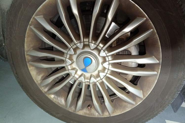 Used Denza 2017 Deluxe Edition Right Front Wheel Hub