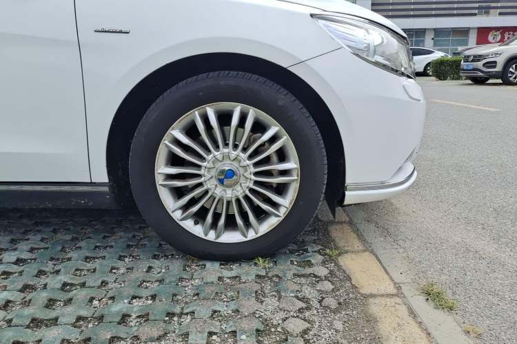Used Denza 2017 Honor Edition Right Front Wheel Hub