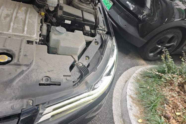 Used Denza 2018 500 Fashion Edition Engine Bay Left