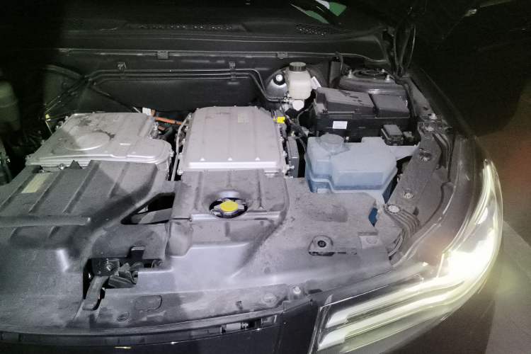 Used Denza 2018 500 Glory Edition Engine Bay Left