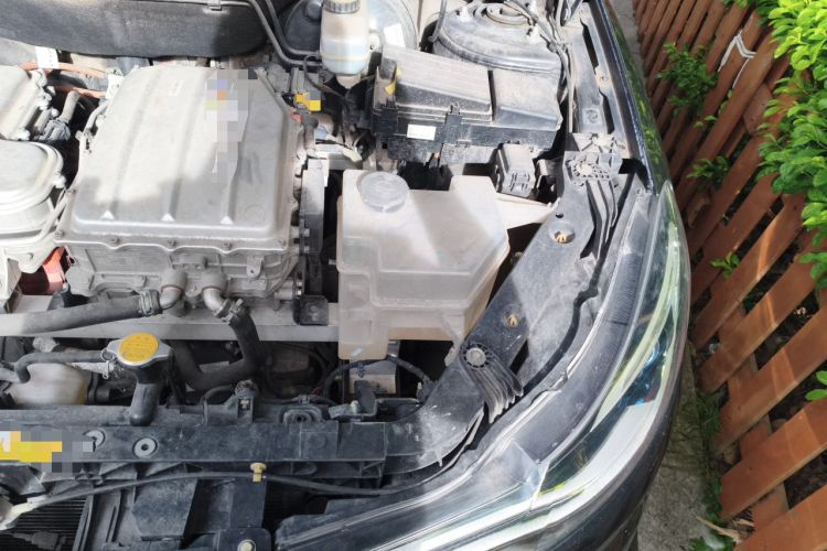 Used Denza 2018 500 Fashion Edition Engine Bay Left