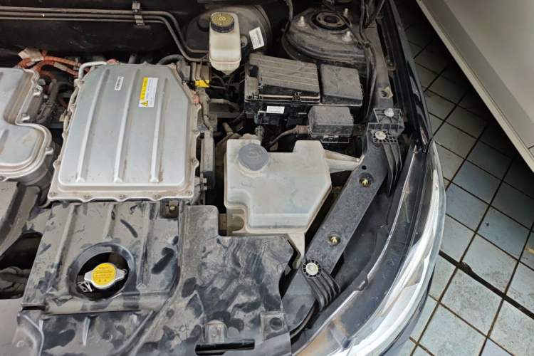 Used Denza 2018 450 Base Version Engine Bay Left