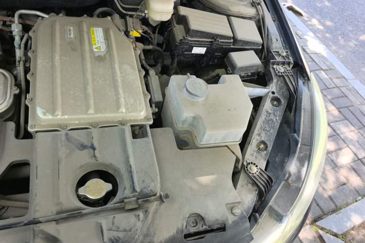 Used Denza 2018 450 Base Version Engine Bay Left