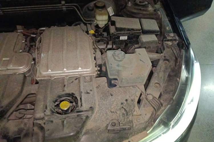 Used Denza 2018 450 Base Version Engine Bay Left