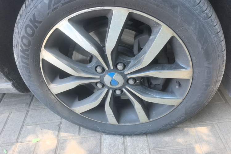 Used Denza 2018 450 Base Version Right Front Wheel Hub