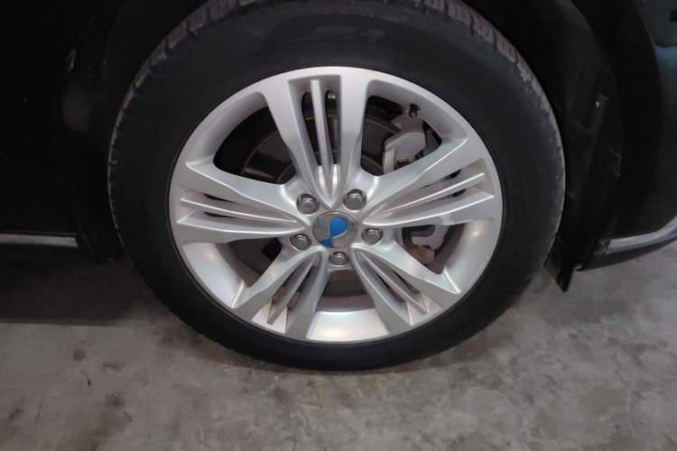 Used Denza  Right Front Wheel Hub