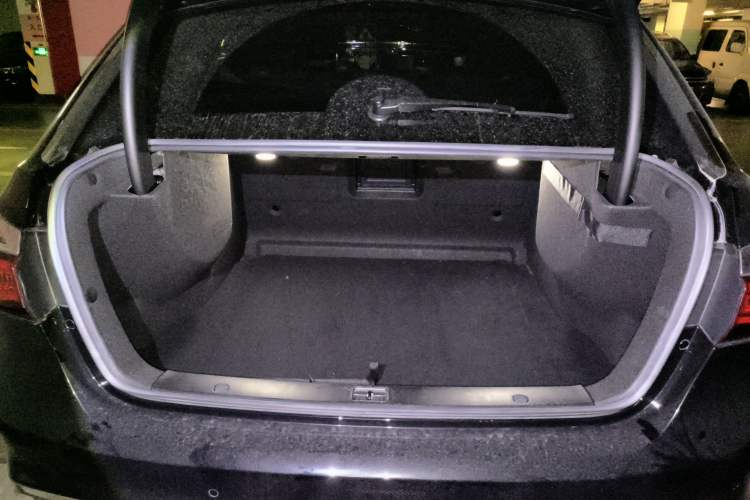 Used Denza 2018 500 Glory Edition Trunk