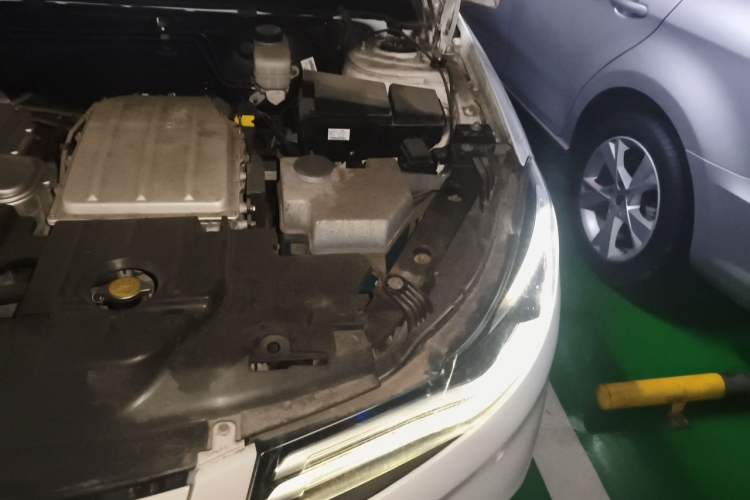Used Denza 2018 500 Glory Edition Engine Bay Left