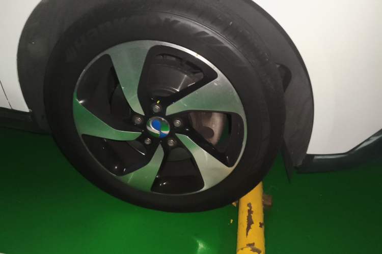 Used Denza 2018 500 Glory Edition Right Front Wheel Hub