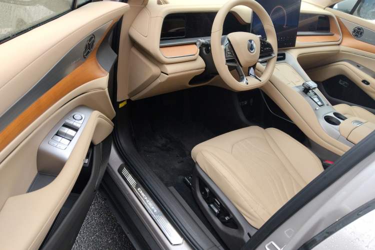 Used Denza N7 2023 with Ultra-Long Range Driver Seat